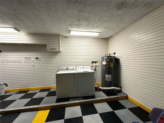 2445 SE 8th St, Pompano Beach, FL 33062
