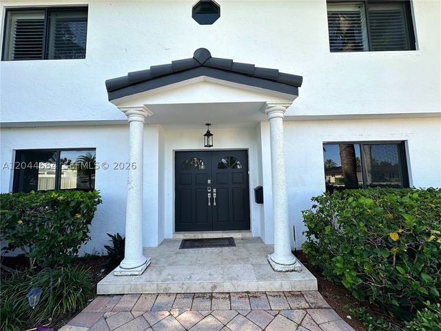 2445 SE 8th St, Pompano Beach, FL 33062