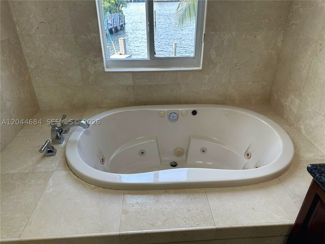 2445 SE 8th St, Pompano Beach, FL 33062