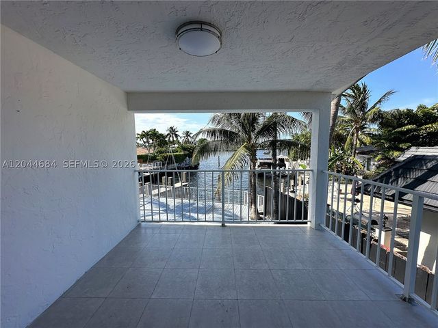 2445 SE 8th St, Pompano Beach, FL 33062