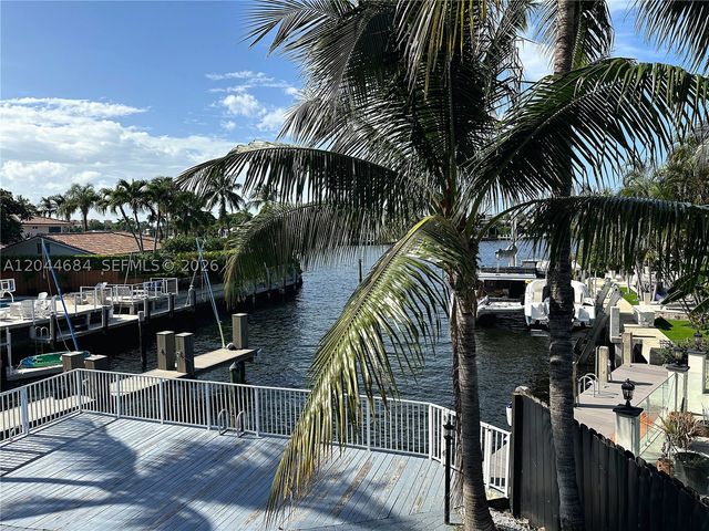 2445 SE 8th St, Pompano Beach, FL 33062