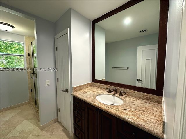 2445 SE 8th St, Pompano Beach, FL 33062