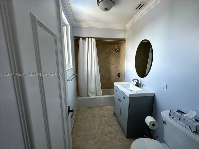 2445 SE 8th St, Pompano Beach, FL 33062