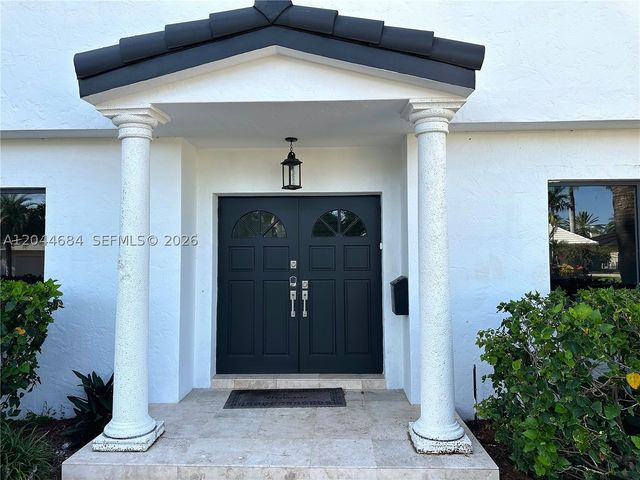 2445 SE 8th St, Pompano Beach, FL 33062