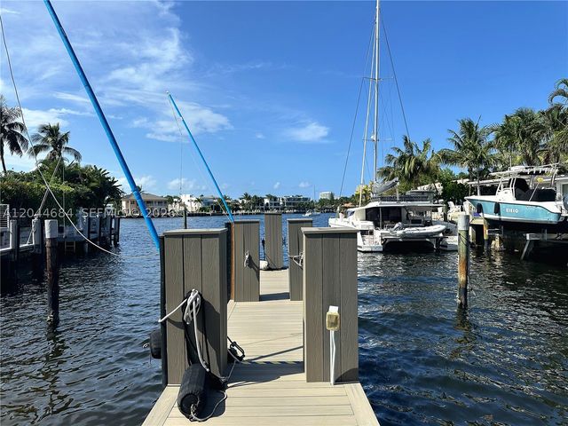 2445 SE 8th St, Pompano Beach, FL 33062