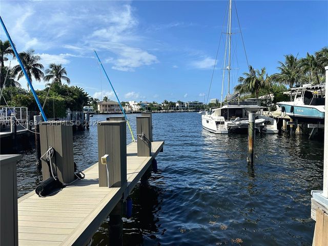 2445 SE 8th St, Pompano Beach, FL 33062