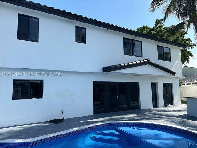 2445 SE 8th St, Pompano Beach, FL 33062