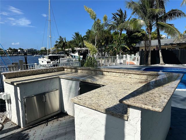 2445 SE 8th St, Pompano Beach, FL 33062