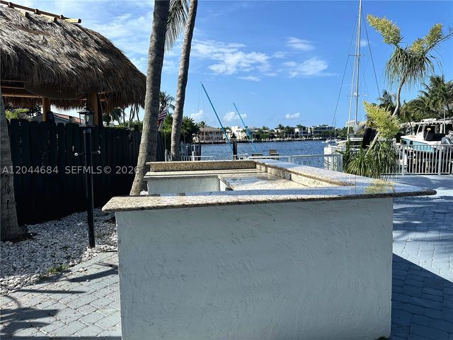 2445 SE 8th St, Pompano Beach, FL 33062