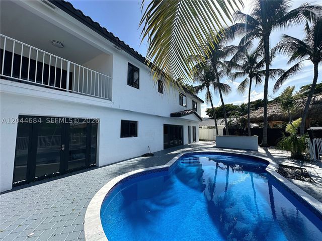 2445 SE 8th St, Pompano Beach, FL 33062