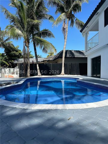 2445 SE 8th St, Pompano Beach, FL 33062