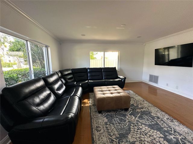 2445 SE 8th St, Pompano Beach, FL 33062