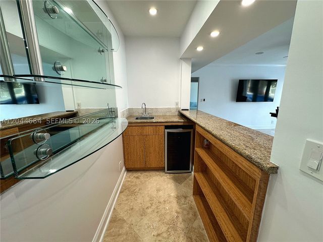 2445 SE 8th St, Pompano Beach, FL 33062