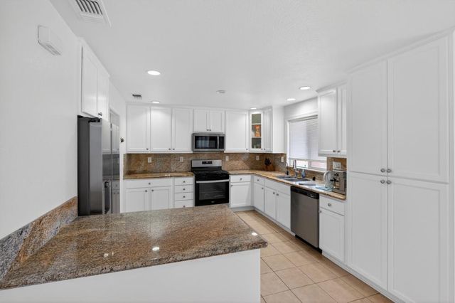 8877 Amberjack Way, Sacramento, CA 95828