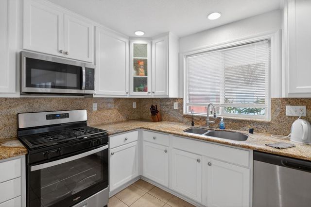 8877 Amberjack Way, Sacramento, CA 95828