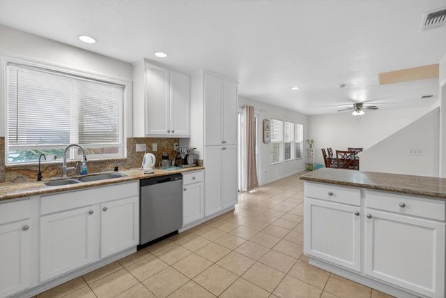 8877 Amberjack Way, Sacramento, CA 95828