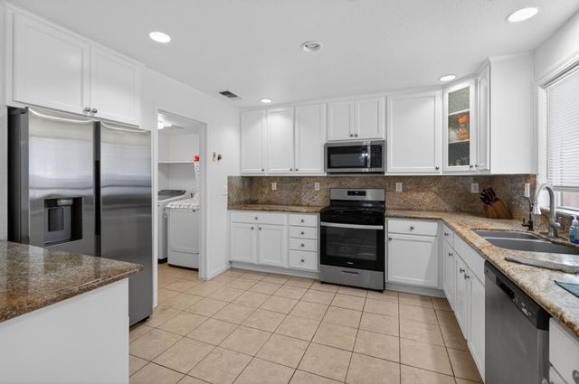 8877 Amberjack Way, Sacramento, CA 95828