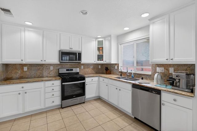 8877 Amberjack Way, Sacramento, CA 95828