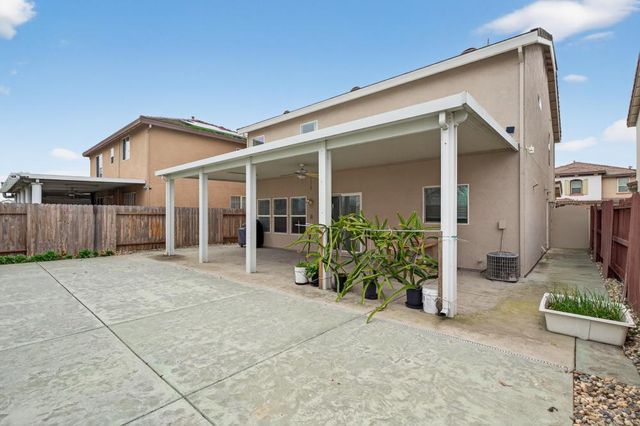 8877 Amberjack Way, Sacramento, CA 95828