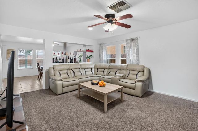 8877 Amberjack Way, Sacramento, CA 95828