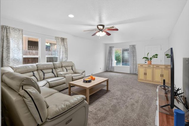 8877 Amberjack Way, Sacramento, CA 95828