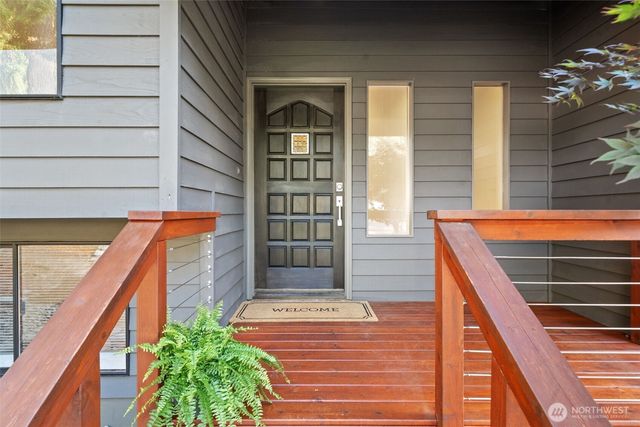 91 E Lakeland Way, Allyn, WA 98524