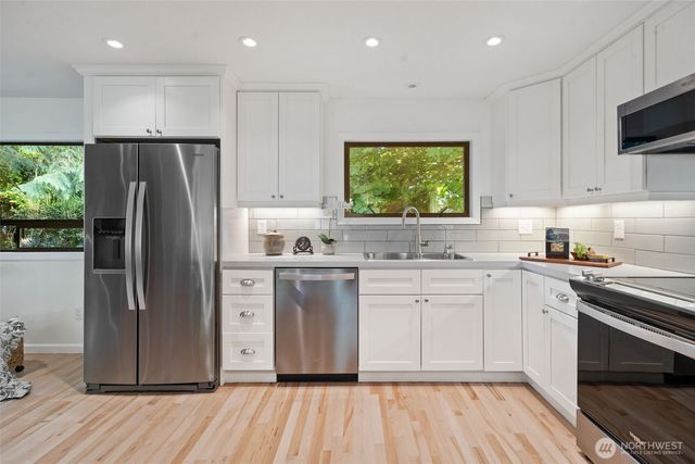 91 E Lakeland Way, Allyn, WA 98524