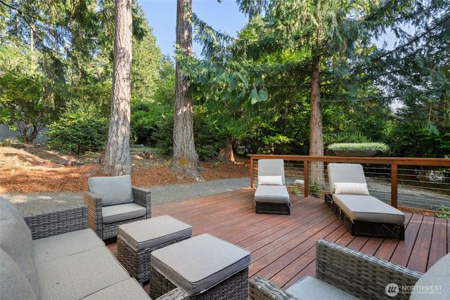 91 E Lakeland Way, Allyn, WA 98524