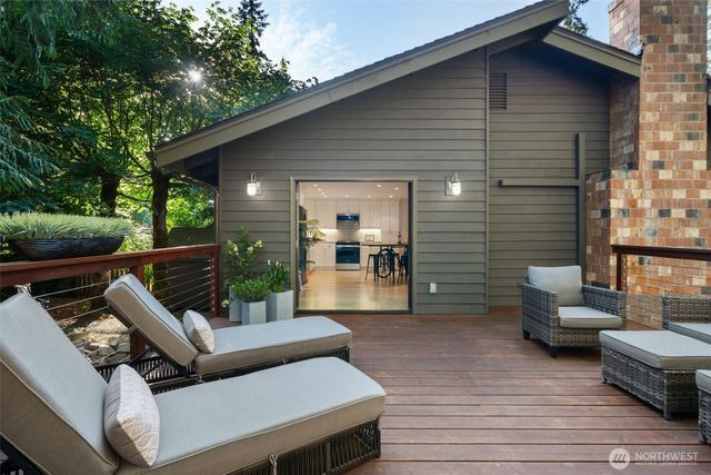 91 E Lakeland Way, Allyn, WA 98524