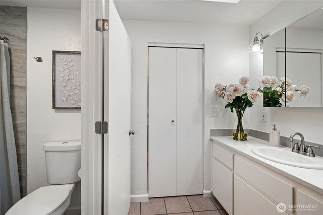 91 E Lakeland Way, Allyn, WA 98524