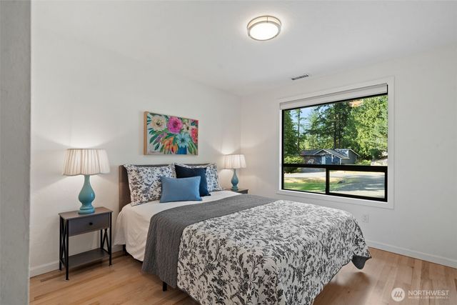 91 E Lakeland Way, Allyn, WA 98524