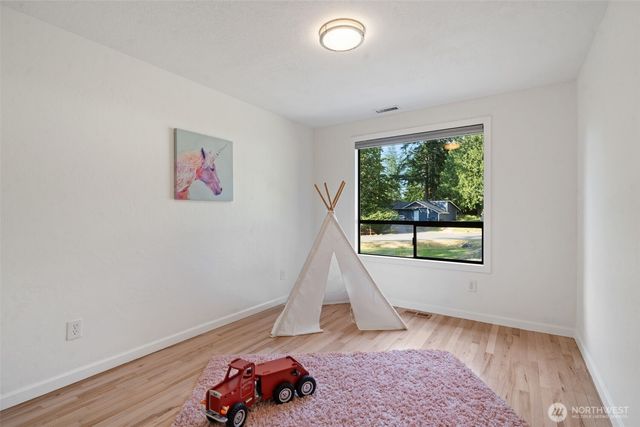 91 E Lakeland Way, Allyn, WA 98524