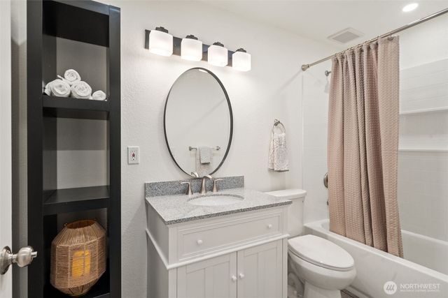 91 E Lakeland Way, Allyn, WA 98524