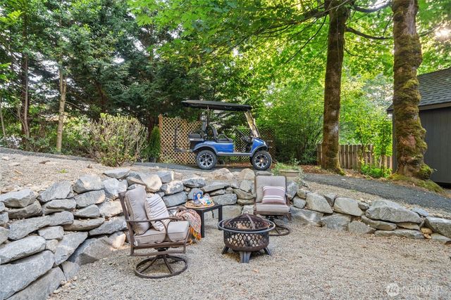 91 E Lakeland Way, Allyn, WA 98524