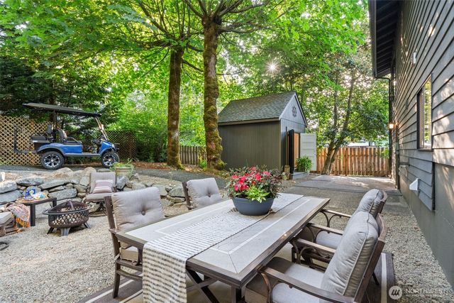 91 E Lakeland Way, Allyn, WA 98524