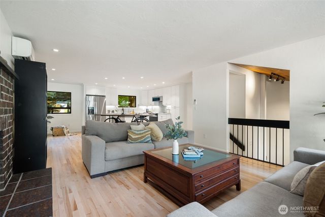 91 E Lakeland Way, Allyn, WA 98524
