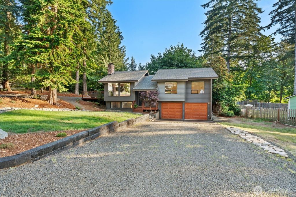 91 E Lakeland Way, Allyn, WA 98524
