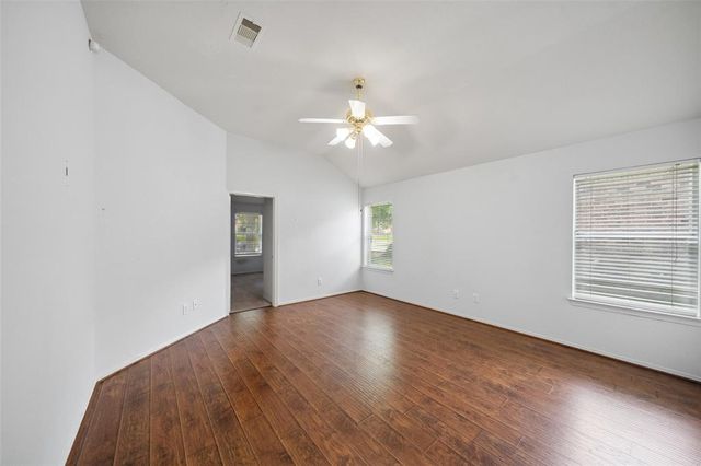 2207 Highland Hills Drive, Conroe, TX 77304