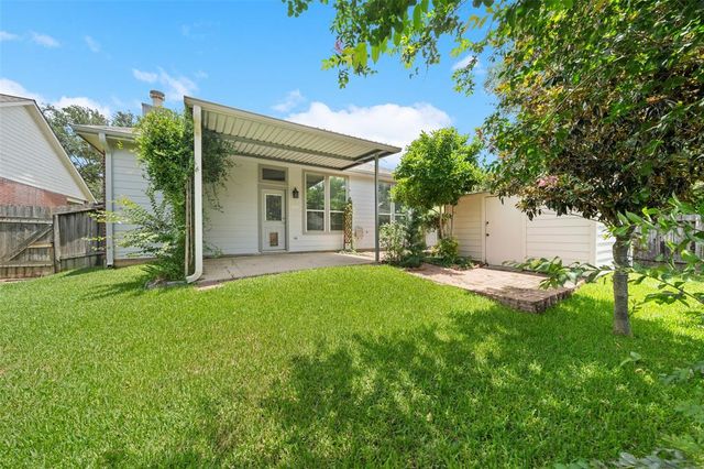 2207 Highland Hills Drive, Conroe, TX 77304