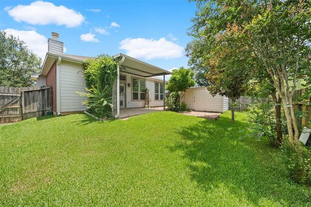 2207 Highland Hills Drive, Conroe, TX 77304