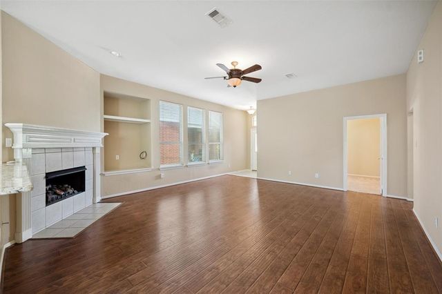 2207 Highland Hills Drive, Conroe, TX 77304