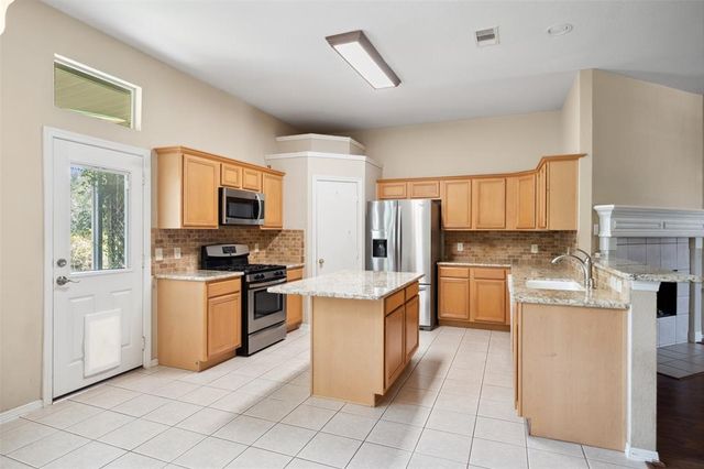 2207 Highland Hills Drive, Conroe, TX 77304