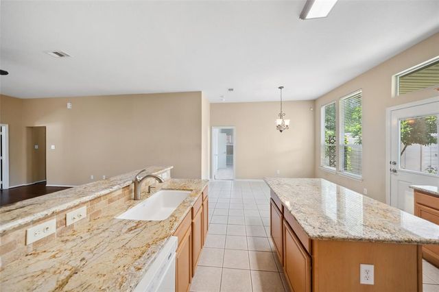 2207 Highland Hills Drive, Conroe, TX 77304