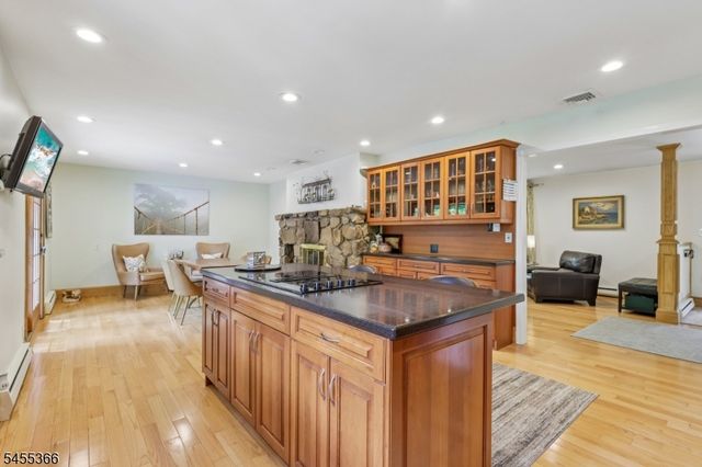 34 Forest Dr, Watchung Boro, NJ 07069
