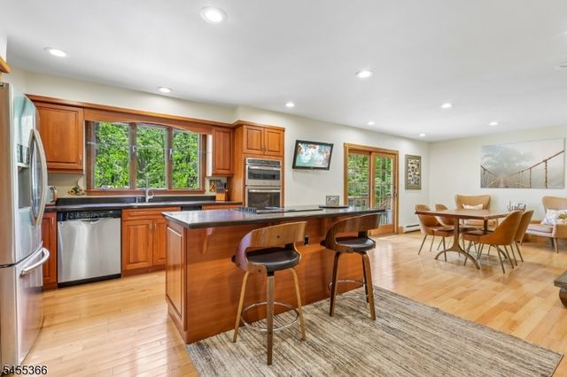 34 Forest Dr, Watchung Boro, NJ 07069