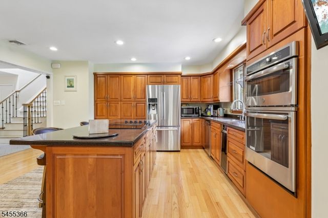 34 Forest Dr, Watchung Boro, NJ 07069