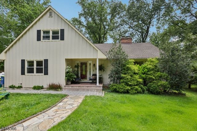 34 Forest Dr, Watchung Boro, NJ 07069