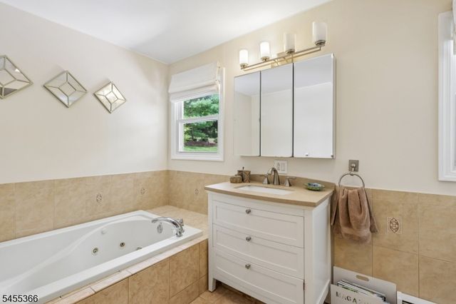 34 Forest Dr, Watchung Boro, NJ 07069