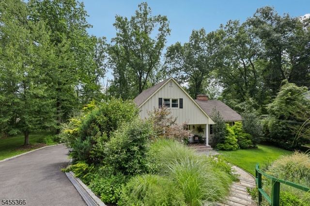 34 Forest Dr, Watchung Boro, NJ 07069