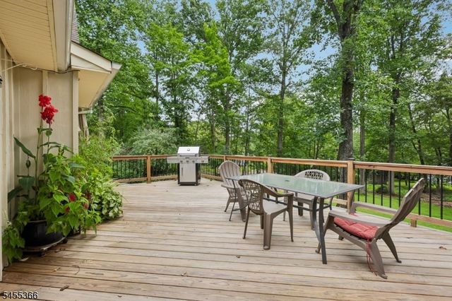 34 Forest Dr, Watchung Boro, NJ 07069